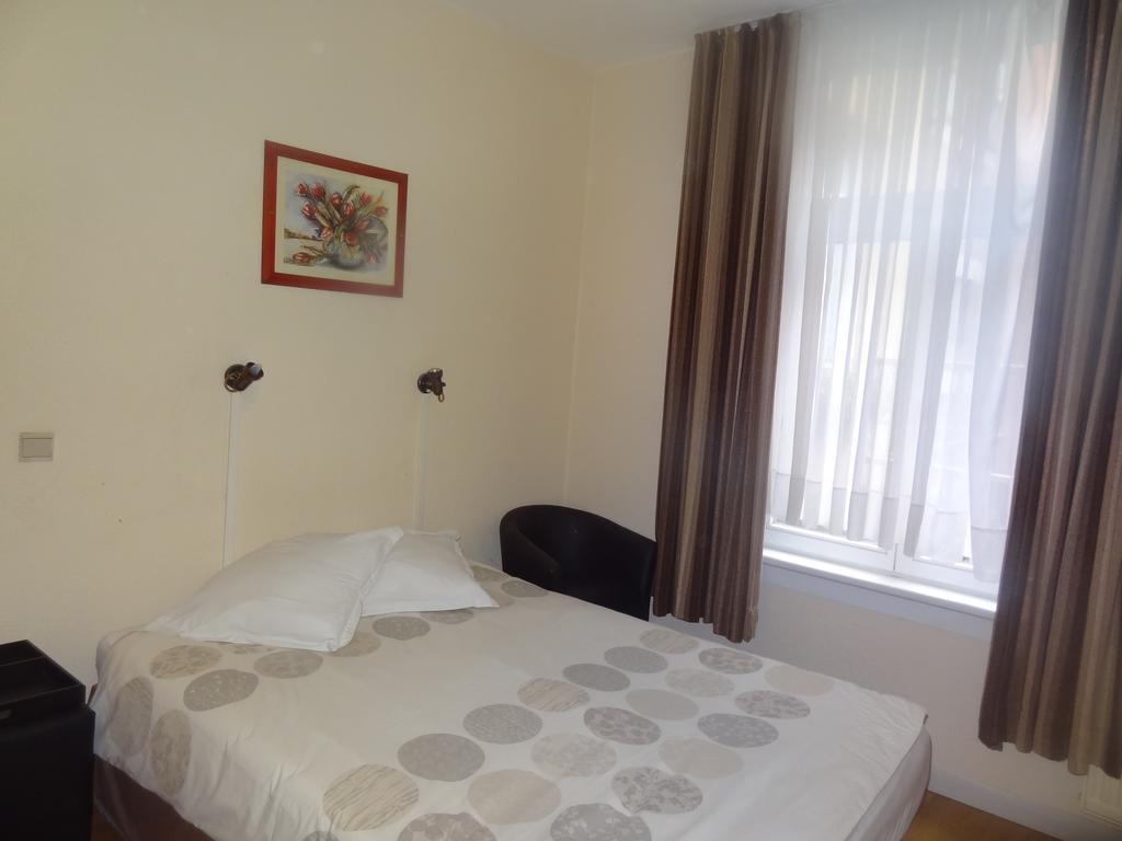Logies Ocelot Hotel Oostende Bagian luar foto